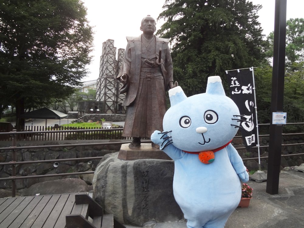 伊豆韮山代官の江川英龍の像。江川英龍を責任者として反射炉の築造が決まりました。