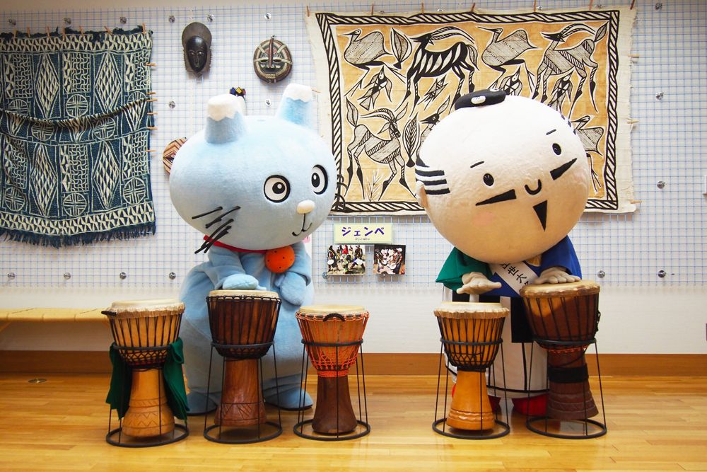 「浜松市楽器博物館」の体験ルームでは、いろんな楽器を実際に演奏してみることができます。