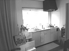 写真：Before（キッチン）リフォーム前のキッチンのみ独立した場所にあり、使い勝手の悪かったキッチン。